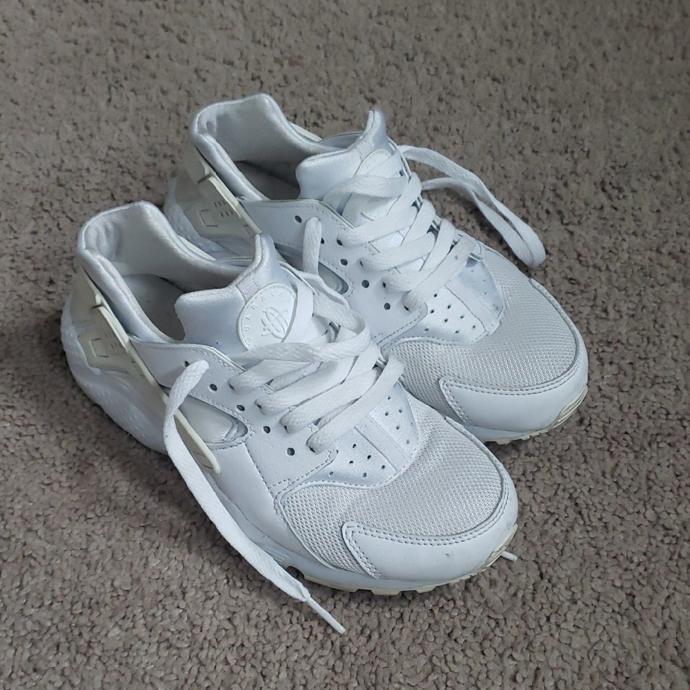 Nike Huarache Size 5 Youth